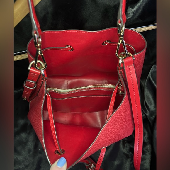 Michael Kors Red Mercer Leather Bucket Shoulder Bag - Picture 2 of 8
